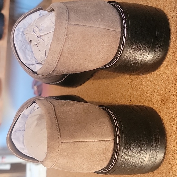 *new* womens tan color suede, size 9.5 chunky sole, loafer style shoes - Picture 4 of 5